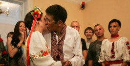 Активисты Евромайдана сыграли свадьбу социальные сети