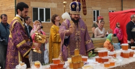 Архипастырь Роман освятил мед нового урожая в Якутске Яна Лазарева, YakutiaMedia