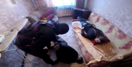 Спецназ взял штурмом наркопритон в Якутске Пресс-служба УФСКН России по Республике Саха (Якутия)