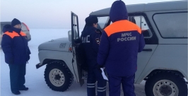 Несанкционированную переправу закрыли сотрудники ГИМС и ГИБДД в Якутии МЧС по Якутии