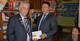 Якутянину - участнику Великой Отечественной войны исполнилось 90 лет Департамент по связям с общественностью,  взаимодействию со СМИ, внешним и межрегиональным связям ОА