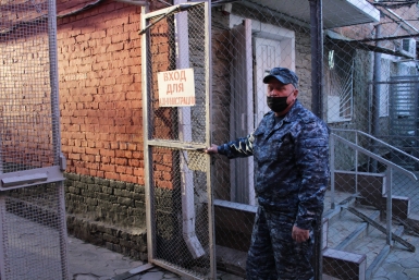 Якутян осудили на 12 и 10 лет за оружие, наркотики и вымогательство Людмила Лата
