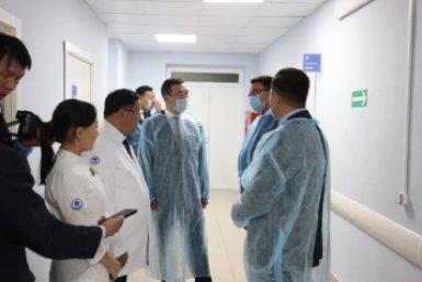 Глава Якутии оценил итоги капремонта Амгинской районной больницы Андрей Сорокин, ЯСИА