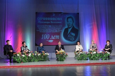 Вековой юбилей Александры Овчинниковой отметили в Якутии sakha.gov.ru