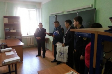 Курсантов, спавших трех человек, провалившихся под лед в Якутске, представят к наградам   Пресс-служба МЧС России по РС (Я)