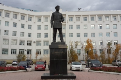 Книгу о выдающемся политическом деятеле Якутии презентуют в Бишкеке Алена Подковырова, YakutiaMedia