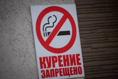 Заявить о курящих в подъездах в Якутии можно, позвонив в &quot02&quot  Балашов Антон, PrimaMedia