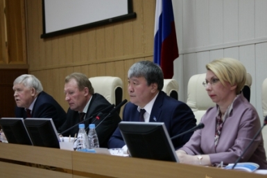 Депутаты Ил Тумэн высоко оценили работу главы Якутии Егора Борисова Василий Кононов