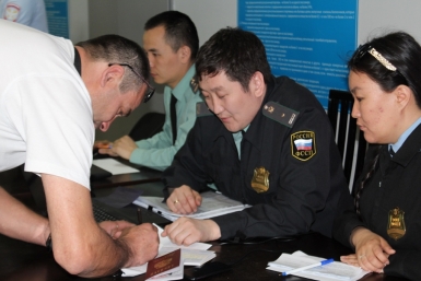 Якутяне перед вылетом в отпуск расплатились с долгами Яна Лазарева, YakutiaMedia