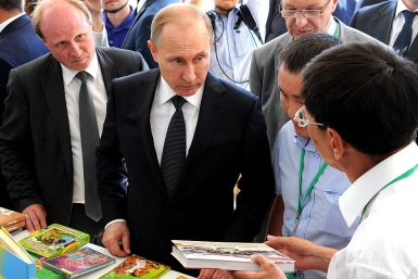 Владимира Путина заинтересовали книги для детей на якутском языке Постпредство РС (Я) при президенте РФ
