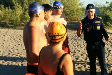 Спасатели Якутии обеспечили безопасность во время заплыва на реке Лене Пресс-служба МЧС России по РС (Я)