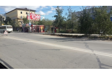 Очередной провал асфальта образовался на центральной дороге Якутска  Алена Подковырова, YakutiaMedia