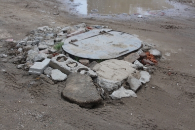 Канализационные люки должны стоять на балансе Водоканала в Якутске  Юлия Егорова, YakutiaMedia