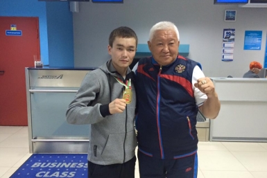 Чемпион Европы боксер Василий Егоров прилетел в Якутск  Нюргуяна Егорова