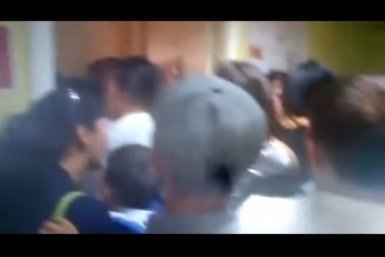 скриншот давки с видео YakutiaMedia