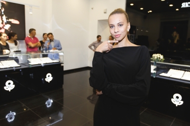 Компания &quotЭПЛ. Якутские бриллианты&quot открыла салон во Владивостоке ЭПЛ. Якутские бриллианты