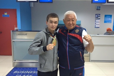 Якутский боксер Василий Егоров вылетел на сборы на Кубе  Нюргуяна Егорова