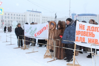 Пикет против лишения материальной помощи диализных больных прошел в Якутске Нюргуяна Иванова, Yakutiamedia