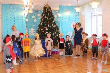 Новогодние утренники начались в детских садах Якутска  Алена Подковырова, YakutiaMedia
