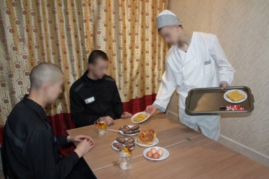 Якутских осужденных угощают мороженым и курицей-гриль в новом кафе исправительной колонии УФСИН Якутии