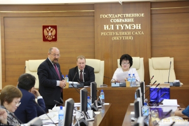Парламентарии Якутии призвали помочь погорельцам Нижнеянска Василий Кононов