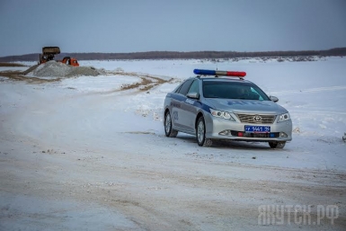 Наледь на автодороге &quotУмнас&quot полностью перекрыла проезд в Якутии Администрация г.Якутска