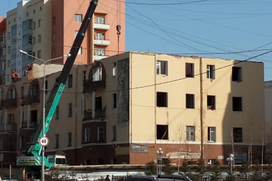 Дом на проспекте Ленина продолжают сносить в Якутске  YakutiaMedia