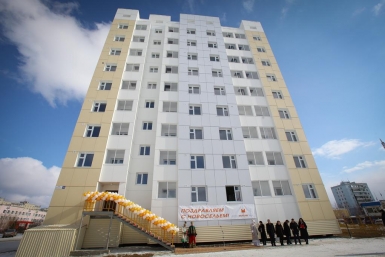 Новый  71-квартирный жилой дом ввели для медработников в якутском городе Мирный Мария Васильева