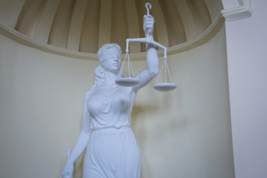 Главбух УК похитила более 750 тысяч рублей из кассы и погасила свой кредит в Якутске  PrimaMedia