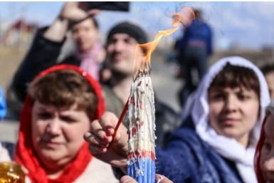 Православные якутяне встретили Благодатный огонь из Иерусалима  пресс-служба Якутской епархии