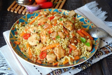 Пилав с курицей, булгуром и изюмом Лесана