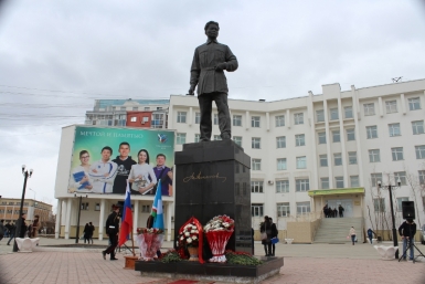 Памятник Максиму Аммосову Яна Лазарева