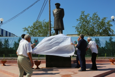 сквер и памятник Ил Тумэн