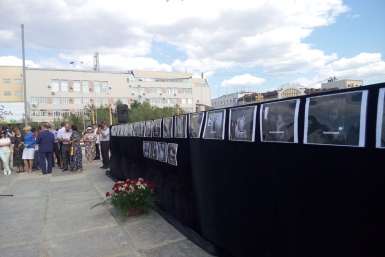 Жители Якутии почтили память погибших в крушении вертолета Ми-8 в Усть-Янском улусе Нюргуяна Иванова