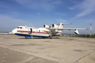 Самолет-амфибия тушит пожар в природном парке  пресс-служба МЧС по Якутии