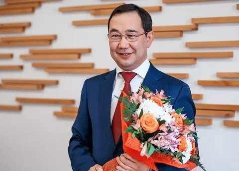 Глава Якутии Айсен Николаев поздравил с Днём матери с сайта правительства Якутии